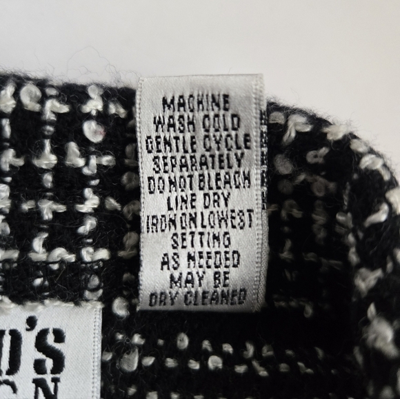 Chico's Black and White Patterned Blazer. Size 0 - Picture 4 of 6